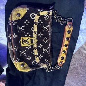 Limited Edition *** Louis Vuitton L’oeill Pochette Monogram Handbag